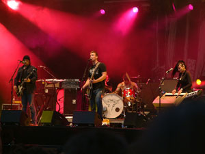 Queens of the Stone Age Live